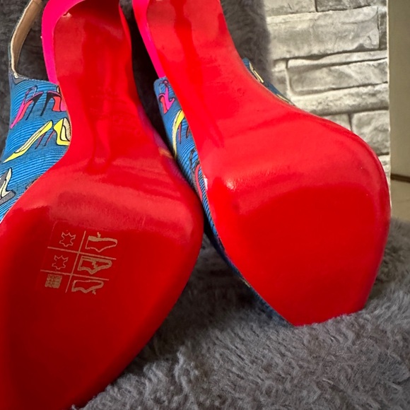 ***Sold***Christian Louboutin 35.5 - Picture 10 of 10